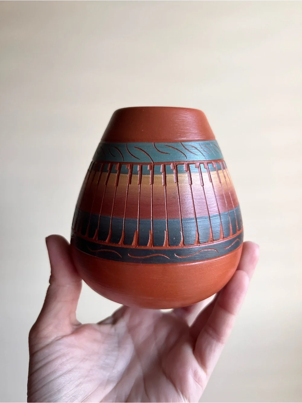 Hand-etched Navajo pottery vase handcrafted by Native American artist V. King.
